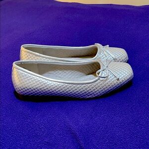 Cliffs by WHITE MOUNTAIN Silver Quilted Flats